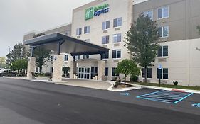 Holiday Inn Express Wixom By Ihg